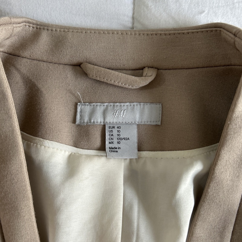 H&M Blazer Womens 10 Beige‎ Decorative Buttons Tailored Minimalist Career Jacket - Picture 10 of 11